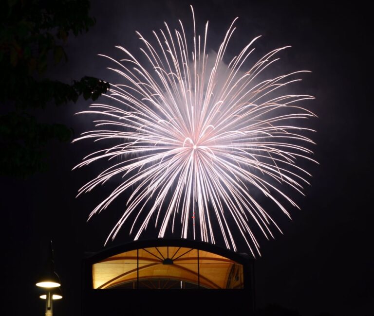 8月25日に湯布院で ゆふいん盆地花火 があるらしい Log Oita