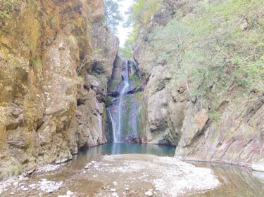 【暁嵐の滝】佐伯市上浦にある今に残る河童伝説の滝