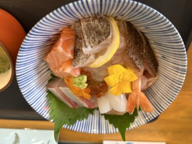 【藤田鮮魚店】ファンも多い鮮魚店がランチ営業をスタート！ネタ盛りだくさんの海鮮丼