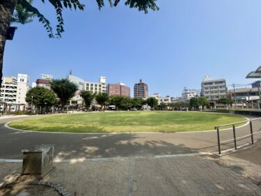 大分市の『若草公園』に芝生広場が完成していました